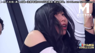 Sophisticated women's 中文 scene