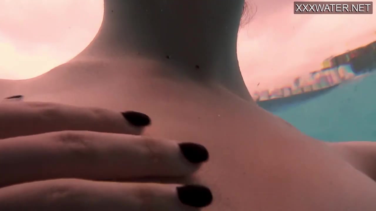 Underwater Show featuring mademoiselle's swimming pool clip Free Porn Videos | BestPornHubs.