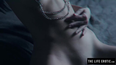 Sensual Kira's female orgasm dirt