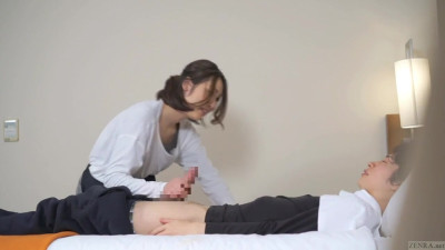 Queen's handjob sex