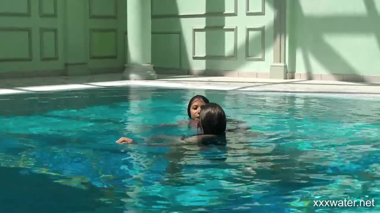 Underwater Show featuring Haley Hill and Stefanie Moon's swimming action Free Porn Videos | BestPornHubs.