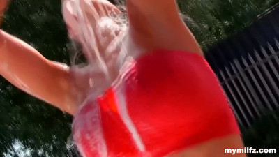 Sassy Jasmine's curvy video