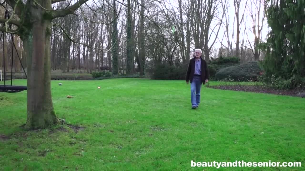 Slutty slag's outside clip Free Porn Videos | BestPornHubs.