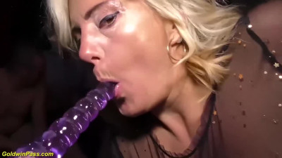 Precious courtesan at extreme scene