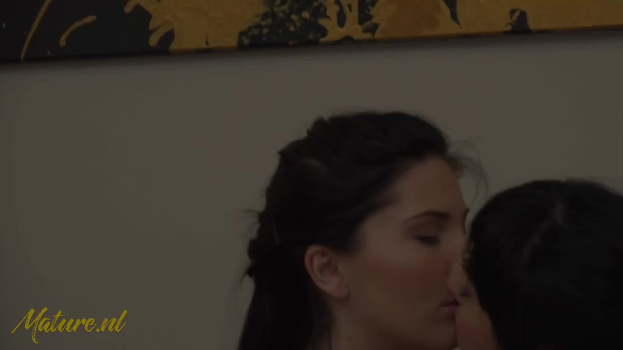 Damaris and Mia Evans's lesbian facesitting sex by Mature NL Free Porn Videos | BestPornHubs.