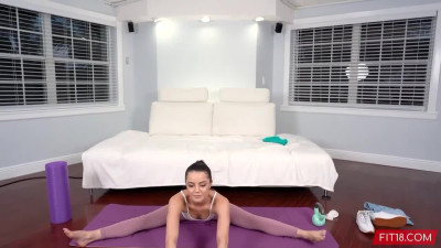Kylie Quinn's big cock action by Fit18
