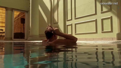 Babe scene with luring Vyvan Hill from Underwater Show