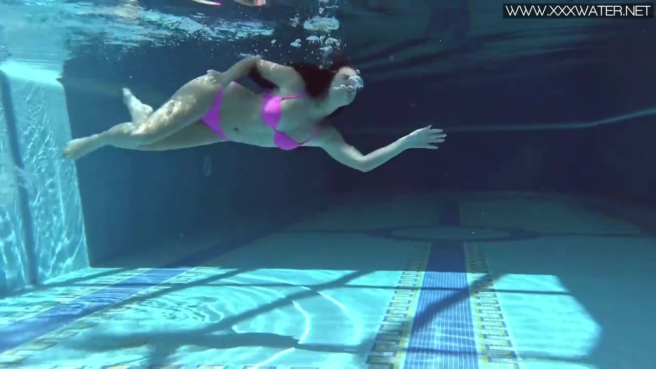 Underwater Show featuring Jessica Lincoln's underwatershow clip Free Porn Videos | BestPornHubs.