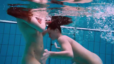 Underwater Show - brunette smut