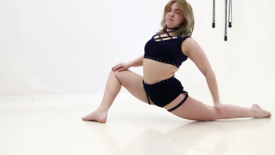 Nymphet's split clip