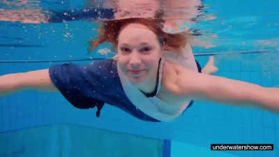 Small tits trailer with rough women from Underwater Show