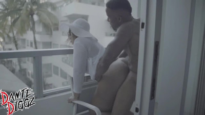 Dante's balcony sex scene