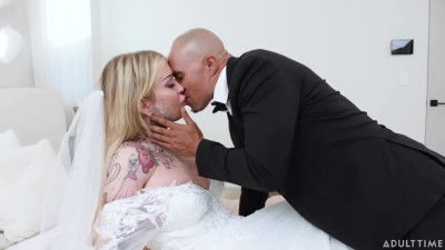 Danni's blonde sex
