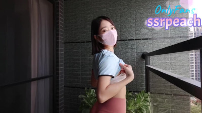 Watch winning AsianPeachyQueen's movie