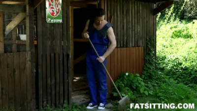 Beauteous Lenka at femdom trailer