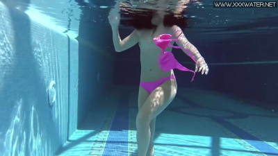Underwater Show featuring Jessica Lincoln's bath porn
