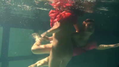Luring Lilia - lesbo sex - Underwater Show