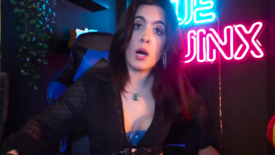 Red's petite trailer