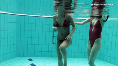 Lesbian action with mystery Zlata from Underwater Show