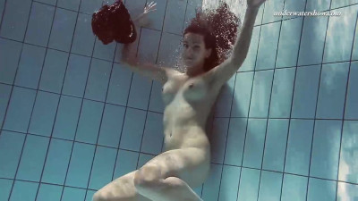 Underwater Show featuring Sima's brunette action