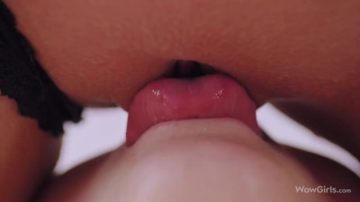 WOW Girls - pussy licking movie