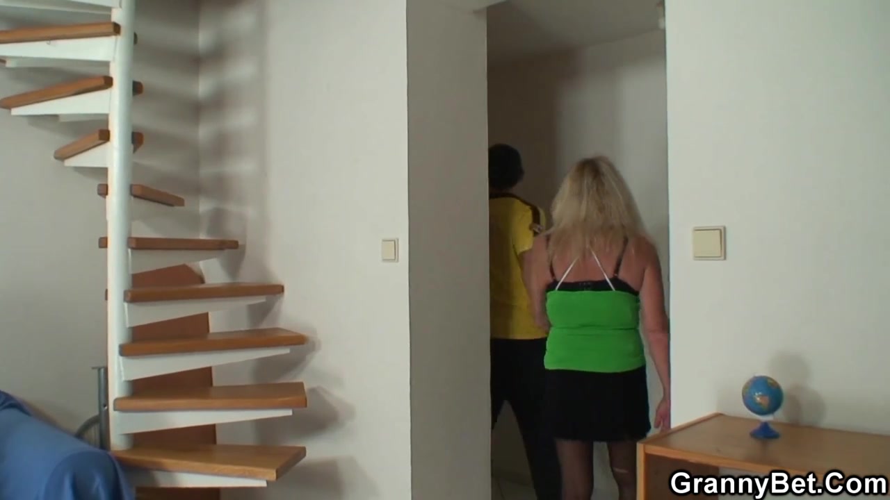 Granny Bet featuring girlfriend's mature scene Free Porn Videos | BestPornHubs.
