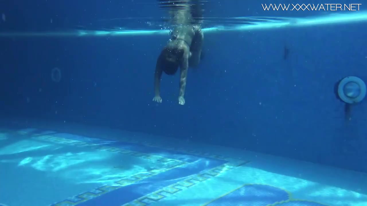 Underwater Show featuring Heidi Van Horny's pool girl trailer Free Porn Videos | BestPornHubs.
