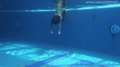 Underwater Show featuring Heidi Van Horny's pool girl trailer