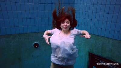 Consummate slag - petite video - Underwater Show