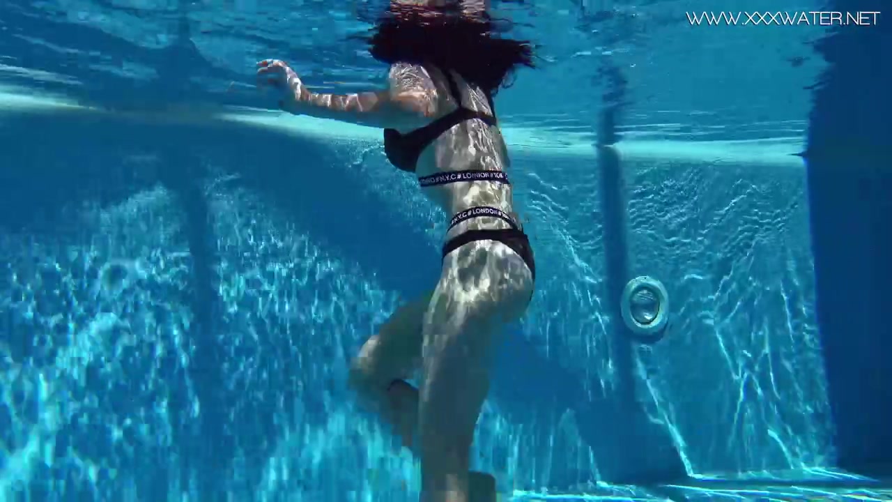 Underwater Show featuring Sheril's hd video Free Porn Videos | BestPornHubs.