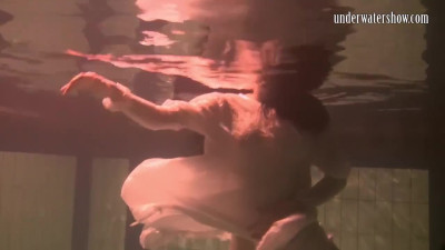 Inviting love - brunette action - Underwater Show