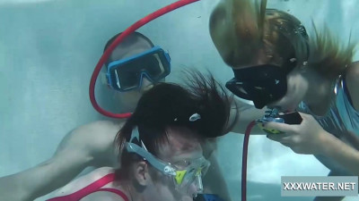Seductive Minnie Manga - underwatershow scene - Underwater Show
