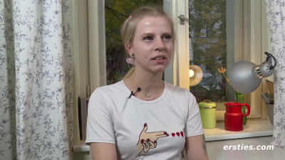 Alluring Pixi at solo female clip