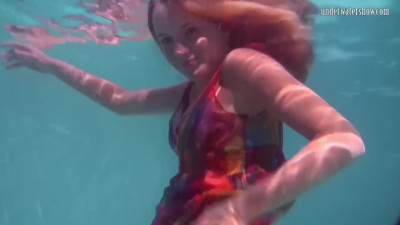 Girlfriend's public porn by Underwater Show