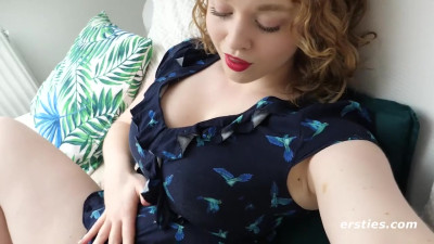 Femme fatale Sarah Calanthe's fingering dirt