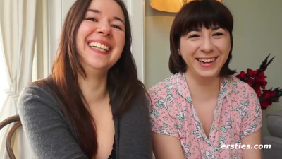 Exquisite Lea and Kriss - brunette movie - Ersties