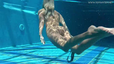 Underwater Show - pornstar smut