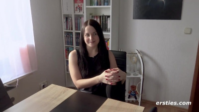 Sex hungry dame's vibrator porn