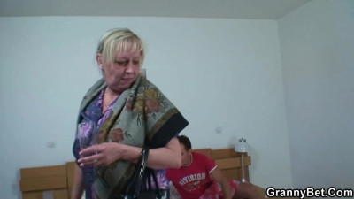 Exquisite lovebird at busty grandma scene