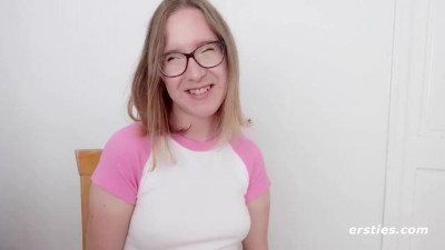 Amelia's masturbation action by Ersties