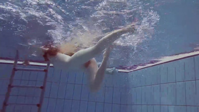 Inveigling wench - xxxwater smut - Underwater Show