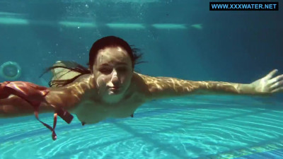Outside smut with enticing Kittina from Underwater Show