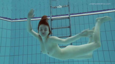 Underwater Show - solo female scene