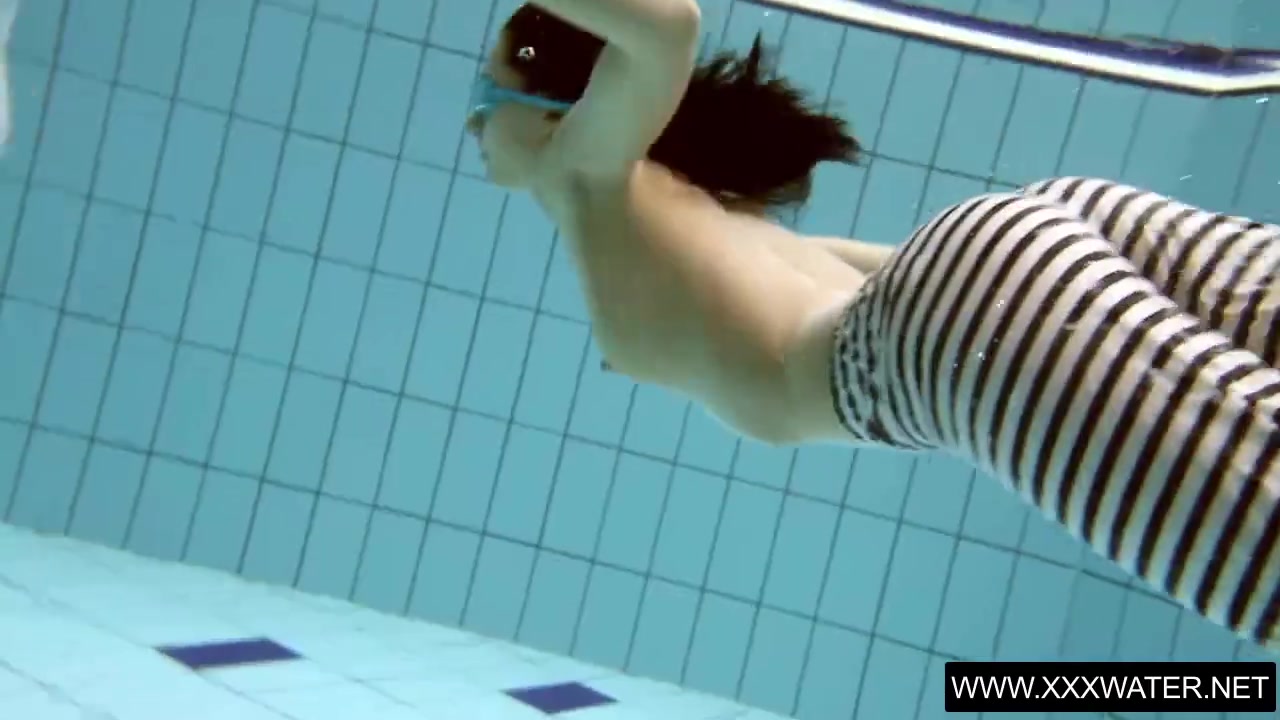 Flirtatious slag's underwater teen smut Free Porn Videos | BestPornHubs.