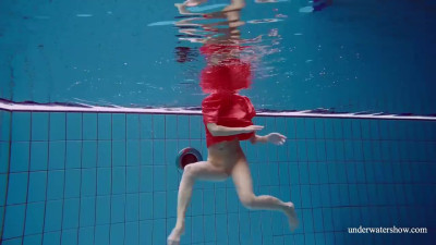 Underwater Show featuring darling's russian smut
