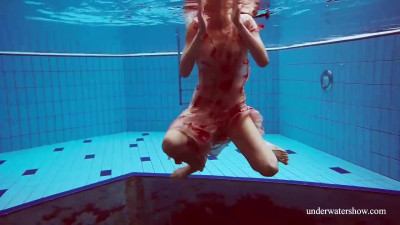 Crazy Martina - public xxx - Underwater Show