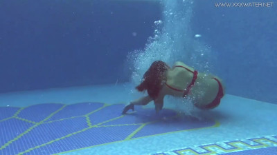 Underwater Show - teenager (18+) clip
