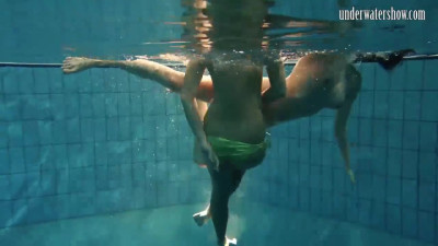 Cute bird - swimming pool sex - Underwater Show