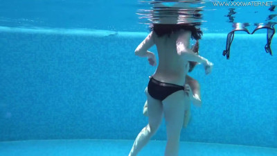 Blonde smut with attractive Jessica Lincoln and Lindsey Cruz from Underwater Show