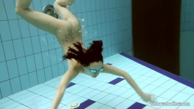 Aristocratic GF - petite movie - Underwater Show